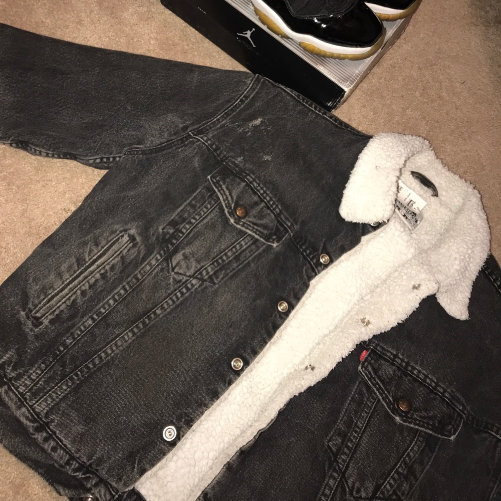 LEVI BLACK DISTRESSED SERPA JEAN JACKET